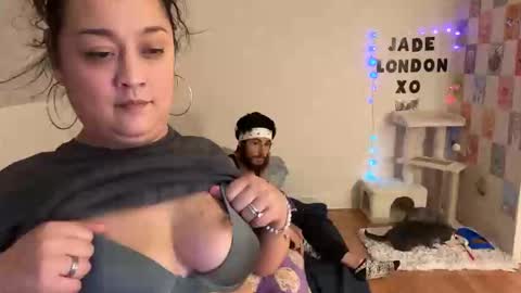 Snapshot of jadelondonxo chatting on February 27, 2025, 12:43 am Jade online show from February 27, 2025, 12:43 am