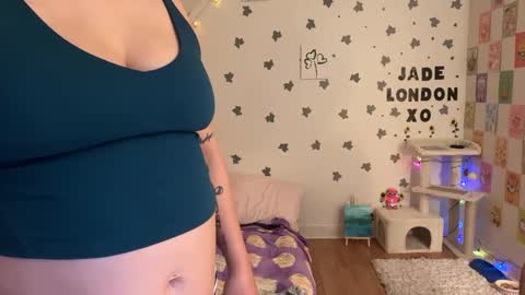 Snapshot of jadelondonxo chatting on March 11, 2025, 1:48 am Jade online show from March 11, 2025, 1:48 am