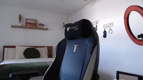 Snapshot of jadelove_ chatting on January 27, 2025, 7:56 pm Jade Love online show from January 27, 2025, 7:56 pm