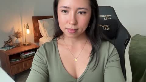 Snapshot of jadelove_ chatting on October 21, 2025, 6:30 pm Jade Love online show from October 21, 2025, 6:30 pm