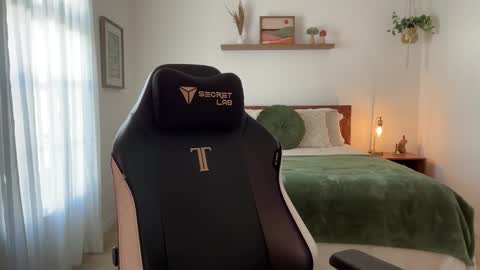 Jade Love online show from January 16, 2026, 7:29 pm