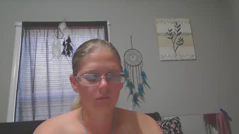 JadeLuv online show from October 4, 2025, 4:49 pm