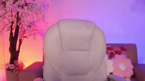 Jade Summer online show from April 18, 2026, 11:36 am