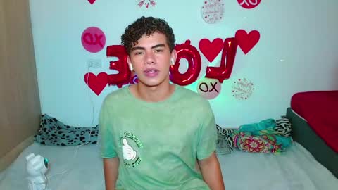 javi15  online show from February 19, 2025, 5:49 am