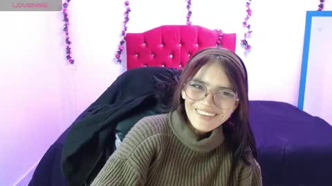 jaide387017 online show from June 5, 2026, 9:42 pm
