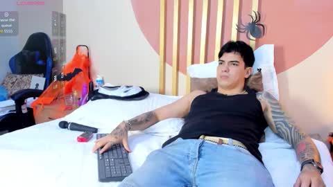 Snapshot of jake_and_nicolee chatting on October 24, 2025, 1:13 am Jake And Nicole online show from October 24, 2025, 1:13 am