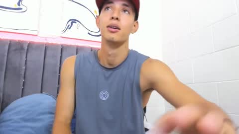 Hi guys im new 3 online show from February 4, 2025, 9:10 pm