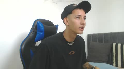 Snapshot of jake_shadow14 chatting on June 4, 2026, 6:58 pm Hi guys im new 3 online show from June 4, 2026, 6:58 pm