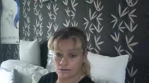 JAKKI LOUISE pornstar online show from November 6, 2025, 1:01 pm