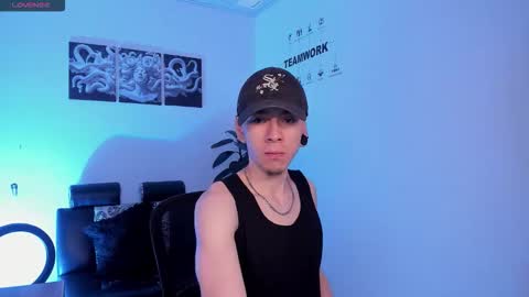 james_adamss_ online show from November 24, 2025, 12:27 pm