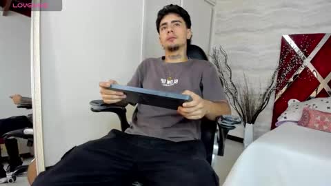 jamesdekker online show from October 30, 2025, 8:31 pm