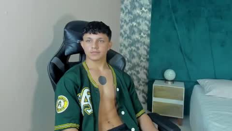 Snapshot of jamesgolden_ chatting on February 25, 2025, 11:30 am jamesgolden_ online show from February 25, 2025, 11:30 am