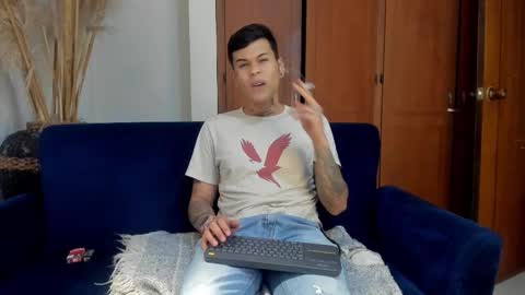 Snapshot of jamesinked_ chatting on November 23, 2025, 12:32 am Jamesinked online show from November 23, 2025, 12:32 am