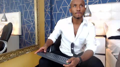 Snapshot of jamesparck chatting on February 6, 2025, 6:24 pm James online show from February 6, 2025, 6:24 pm