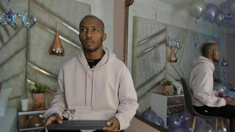 Snapshot of jamesparck chatting on February 17, 2025, 12:16 pm James online show from February 17, 2025, 12:16 pm