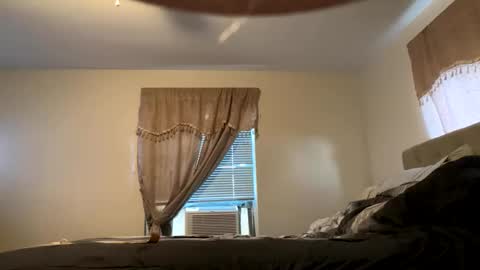 jamielove1975 online show from April 25, 2026, 11:02 pm