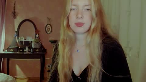 Snapshot of jane_and_star chatting on October 29, 2025, 10:00 pm Star online show from October 29, 2025, 10:00 pm