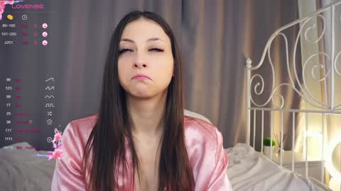 Jennifer  online show from February 7, 2025, 11:12 am