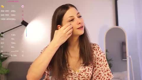 Jennifer  online show from February 26, 2025, 9:21 am