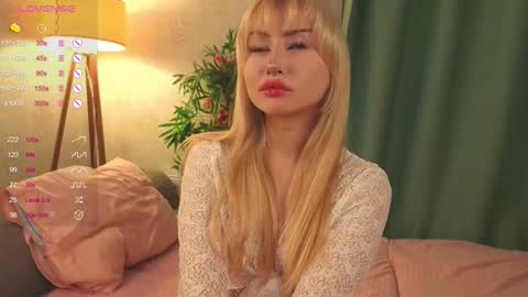 Jennifer  online show from September 19, 2025, 4:51 pm