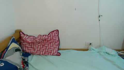 janlloyd04 online show from November 17, 2025, 8:31 am