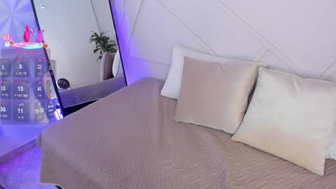    online show from September 10, 2025, 6:52 pm