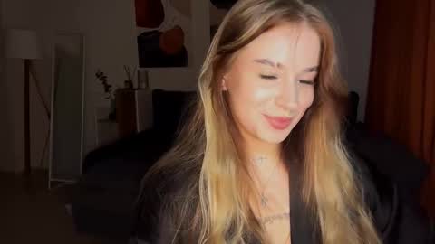 Snapshot of janniekeneipp chatting on October 22, 2025, 8:52 pm Janni online show from October 22, 2025, 8:52 pm