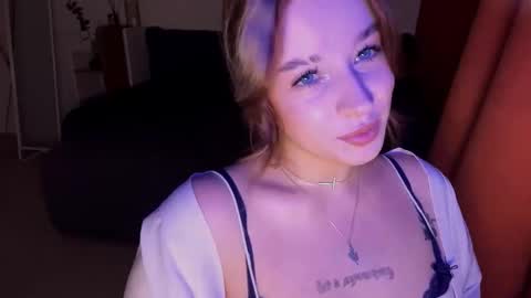 Snapshot of janniekeneipp chatting on October 23, 2025, 5:44 pm Janni online show from October 23, 2025, 5:44 pm