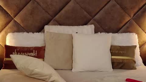 jaquelinemerlot online show from November 17, 2025, 7:36 am