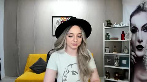 JaquelinLaurent online show from September 30, 2025, 6:57 pm