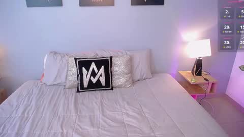 Instagram jasminecampbell1  online show from February 4, 2025, 8:38 pm