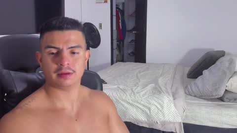 JBrooksXx online show from January 19, 2025, 1:33 pm