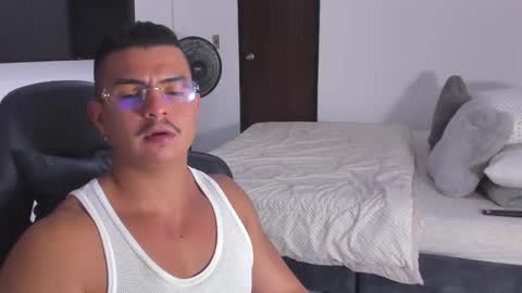 JBrooksXx online show from January 29, 2025, 2:51 am