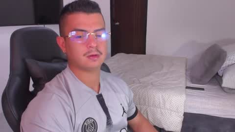 JBrooksXx online show from February 1, 2025, 4:22 pm