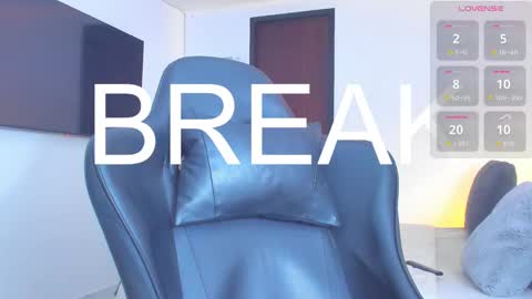 JBrooksXx online show from November 9, 2025, 6:39 pm