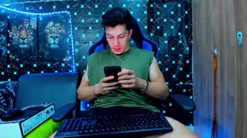 Javier online show from September 12, 2025, 11:37 pm