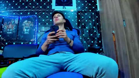 Javier online show from September 17, 2025, 12:01 am