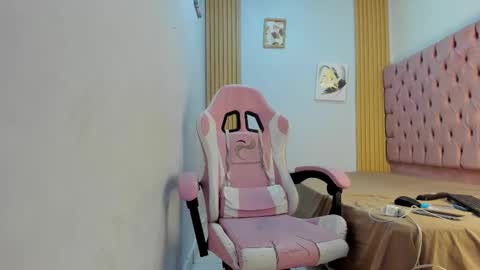 jax_maliq online show from November 4, 2025, 3:05 am