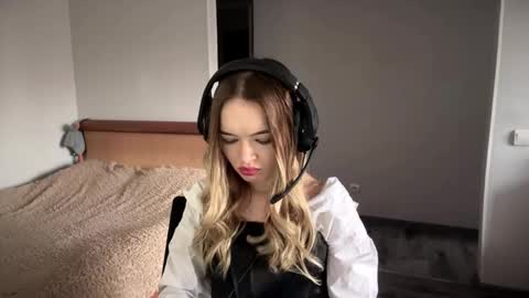 Snapshot of jayooten chatting on November 13, 2025, 8:46 am Hi Im Mishel 18 years old online show from November 13, 2025, 8:46 am