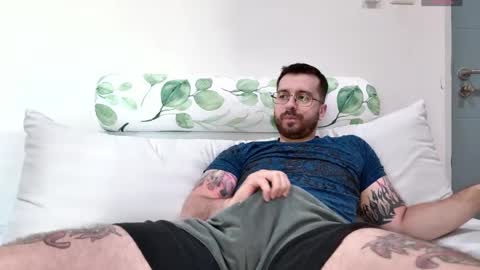 jayxcee OFFICIAL online show from March 3, 2025, 4:36 am