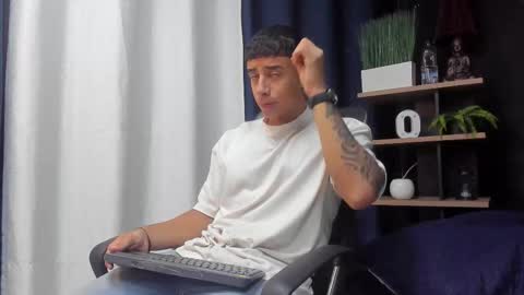 jaze_bradley online show from November 25, 2025, 11:32 am