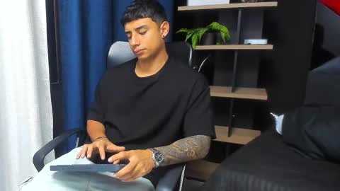 jaze_bradley online show from December 22, 2025, 11:18 am