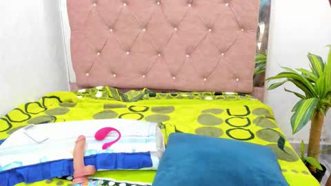 jazmin040_ online show from January 9, 2026, 11:57 am