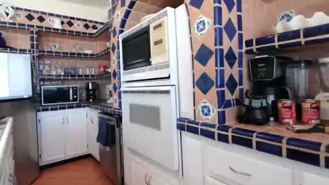 JCcurves online show from January 9, 2025, 6:36 pm