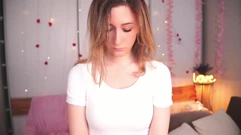 Snapshot of jeanetterudnitski chatting on May 19, 2026, 4:19 am Hello im Mary 3 online show from May 19, 2026, 4:19 am