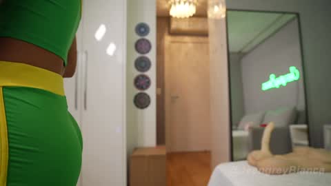 Snapshot of jeangreybianca chatting on December 6, 2024, 7:34 pm Bianca online show from December 6, 2024, 7:34 pm