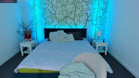 jeanniefox_ online show from October 14, 2025, 6:25 am
