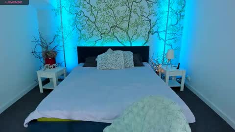 jeanniefox_ online show from October 16, 2025, 6:25 am