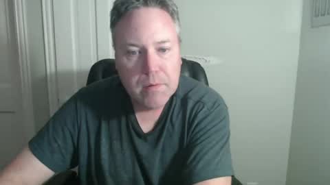 JE online show from November 13, 2025, 2:43 am