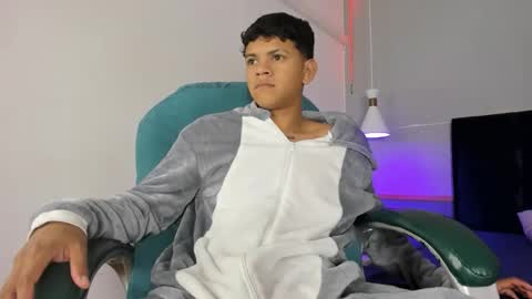 Snapshot of jeffry_wolvess chatting on February 25, 2026, 12:42 am Jeffry online show from February 25, 2026, 12:42 am